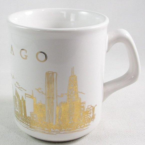 White Chicago Coffee Mug with Metallic Gold Cityscape Skyline, Excellent Cond! - Picture 1 of 3